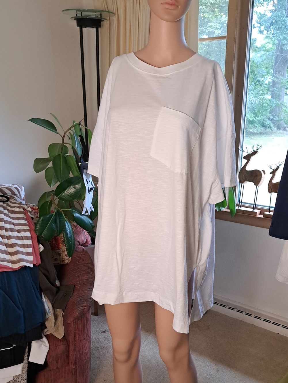 Old Navy 2X White Relaxed Pocket Tee - Women Tops Ptp 28